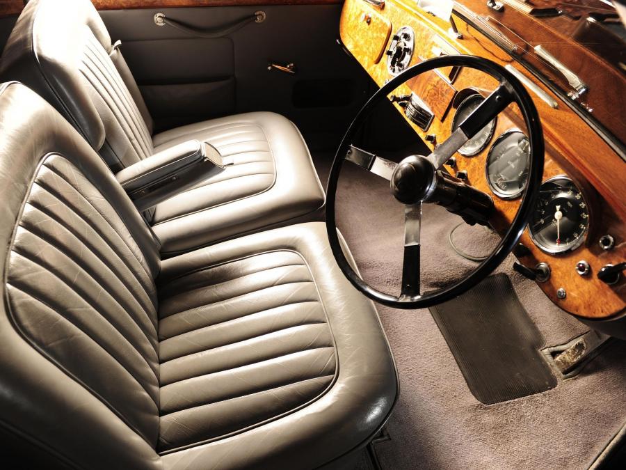 Интерьер Lagonda 3-Litre Sports Saloon 2-Door by Tickford 1954 года  (фото 4 из 6)
